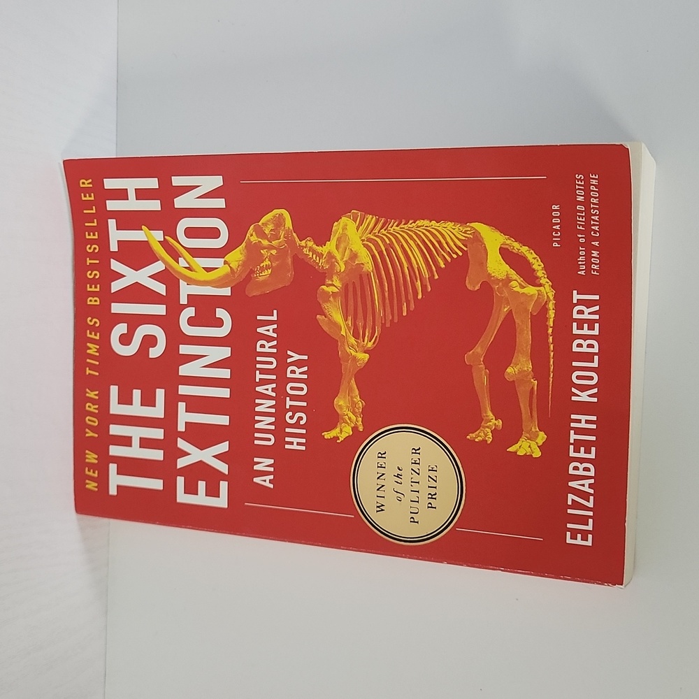 The Sixth Extinction: An Unnatural History by Elizabeth Kolbert Paperback